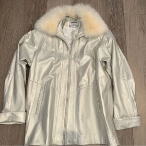Rocco D'Amelio Silver Leather Jacket with Cream Fur Collar Small **fits like M/L